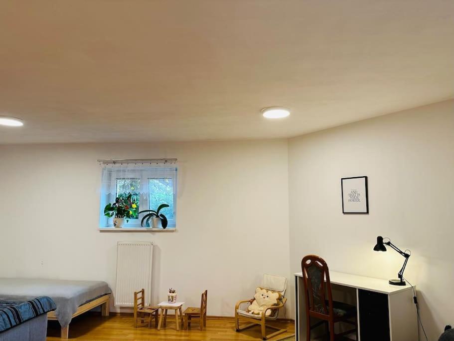 Family-Friendly Prague 5 Stay Exterior photo