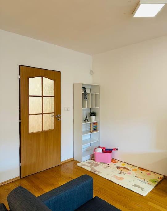 Family-Friendly Prague 5 Stay Exterior photo