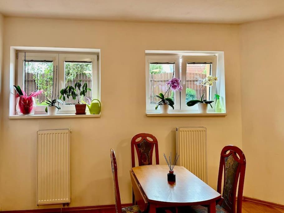 Family-Friendly Prague 5 Stay Exterior photo