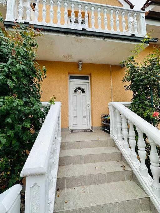 Family-Friendly Prague 5 Stay Exterior photo